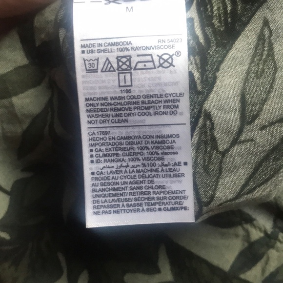 Old Navy Topical Top - Picture 8 of 8